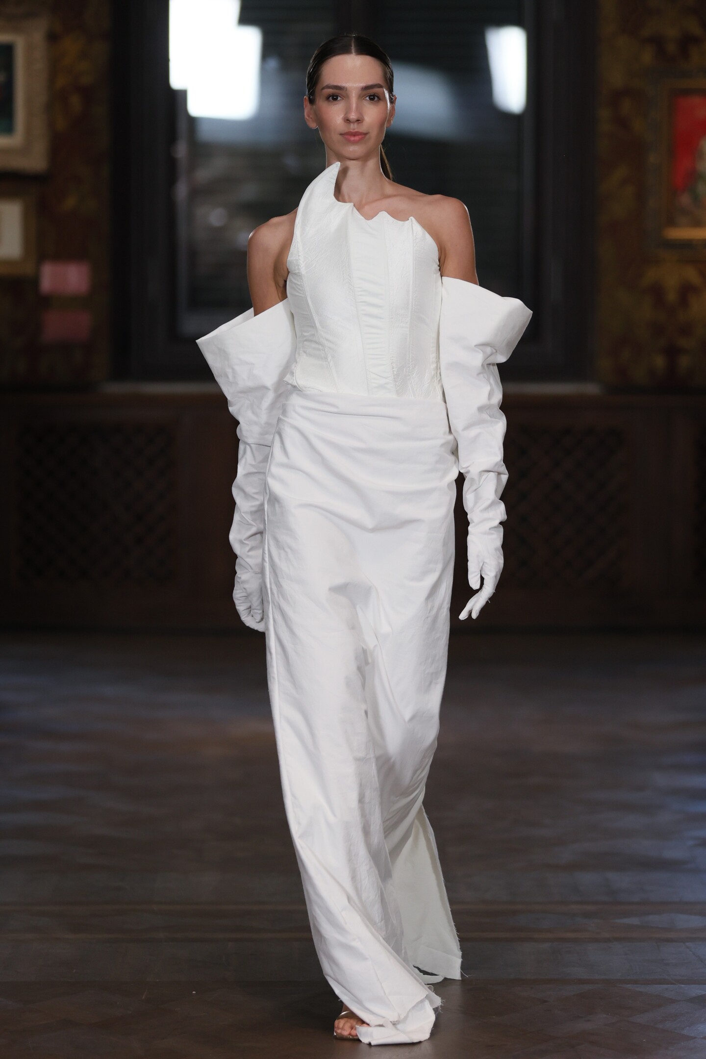 ufw_ss26_iryna-rudas_catwalk_credits_andriy-sokolov_.B9Fb.jpg