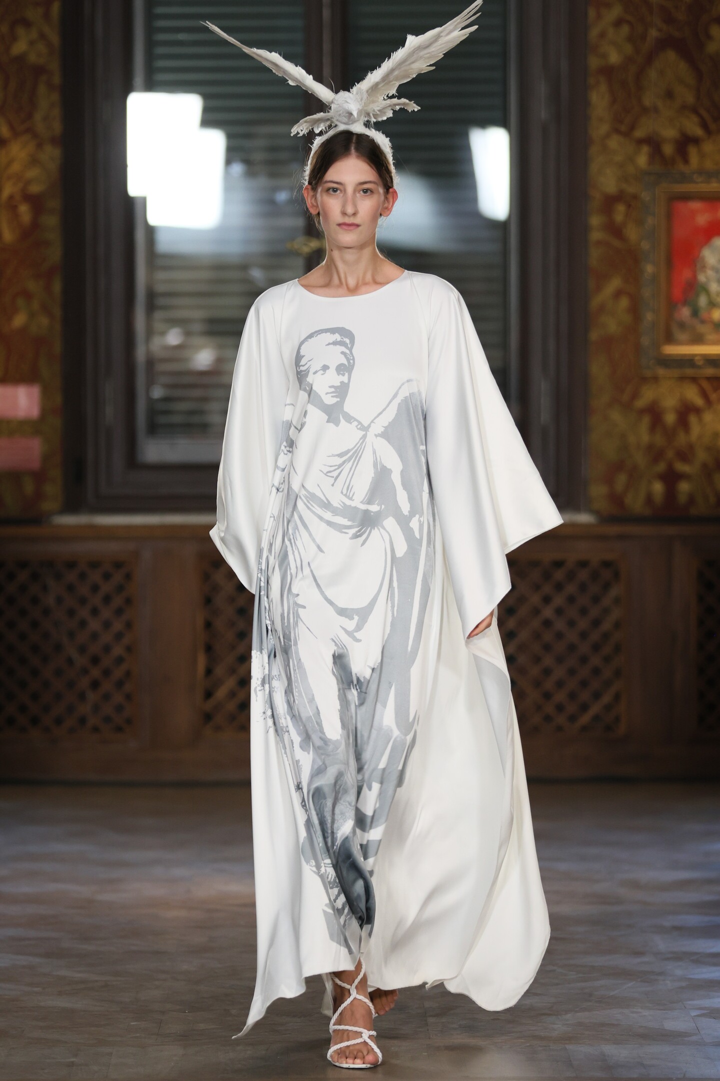 ufw_ss26_oleksandra-sakhaudinova_catwalk_credits_andriy-sokolov_.B9F6.jpg