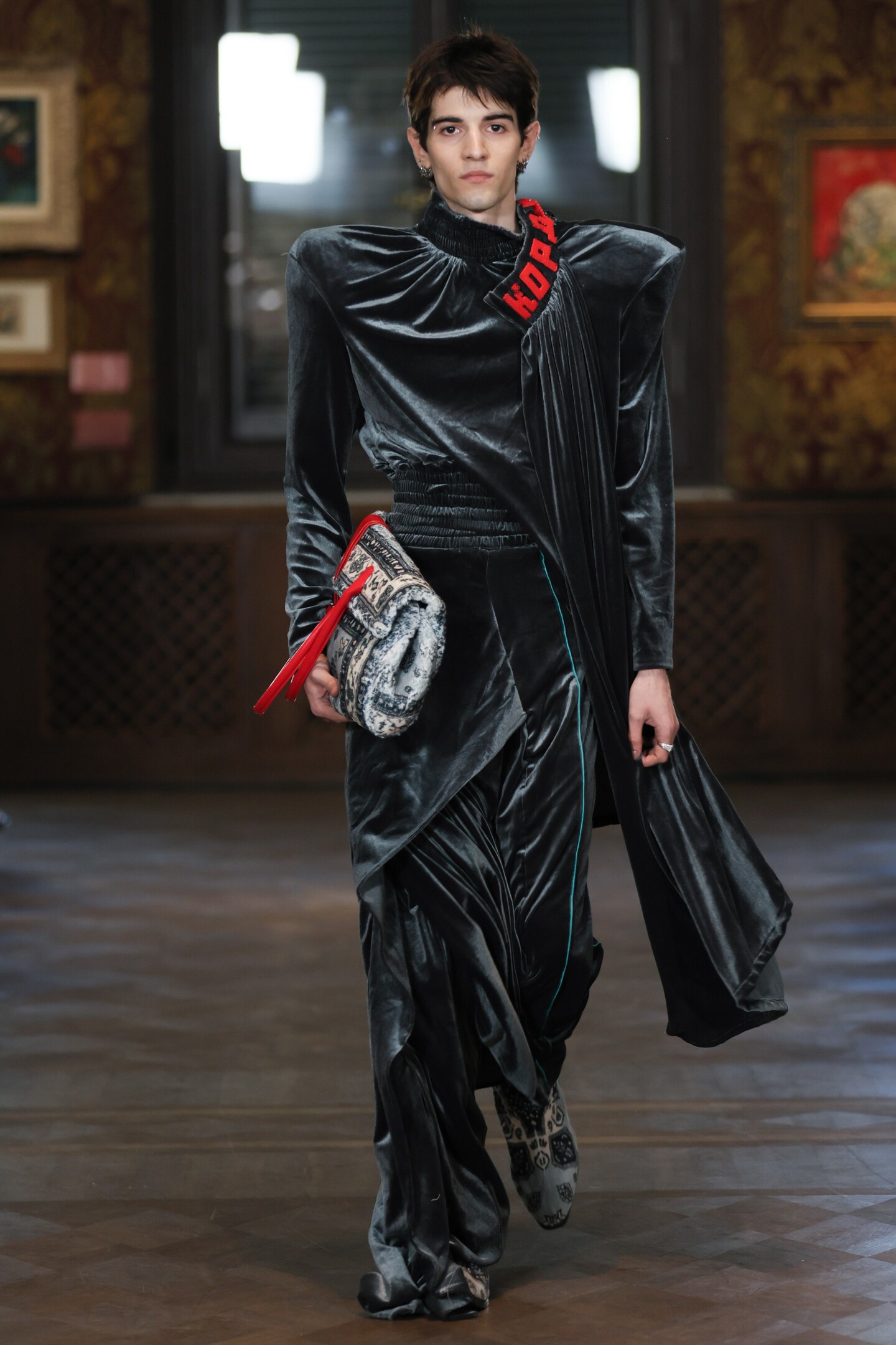 ufw_ss26_yelyzaveta-dimitriieva_catwalk_credits_andriy-sokolov_.B9hd.jpg