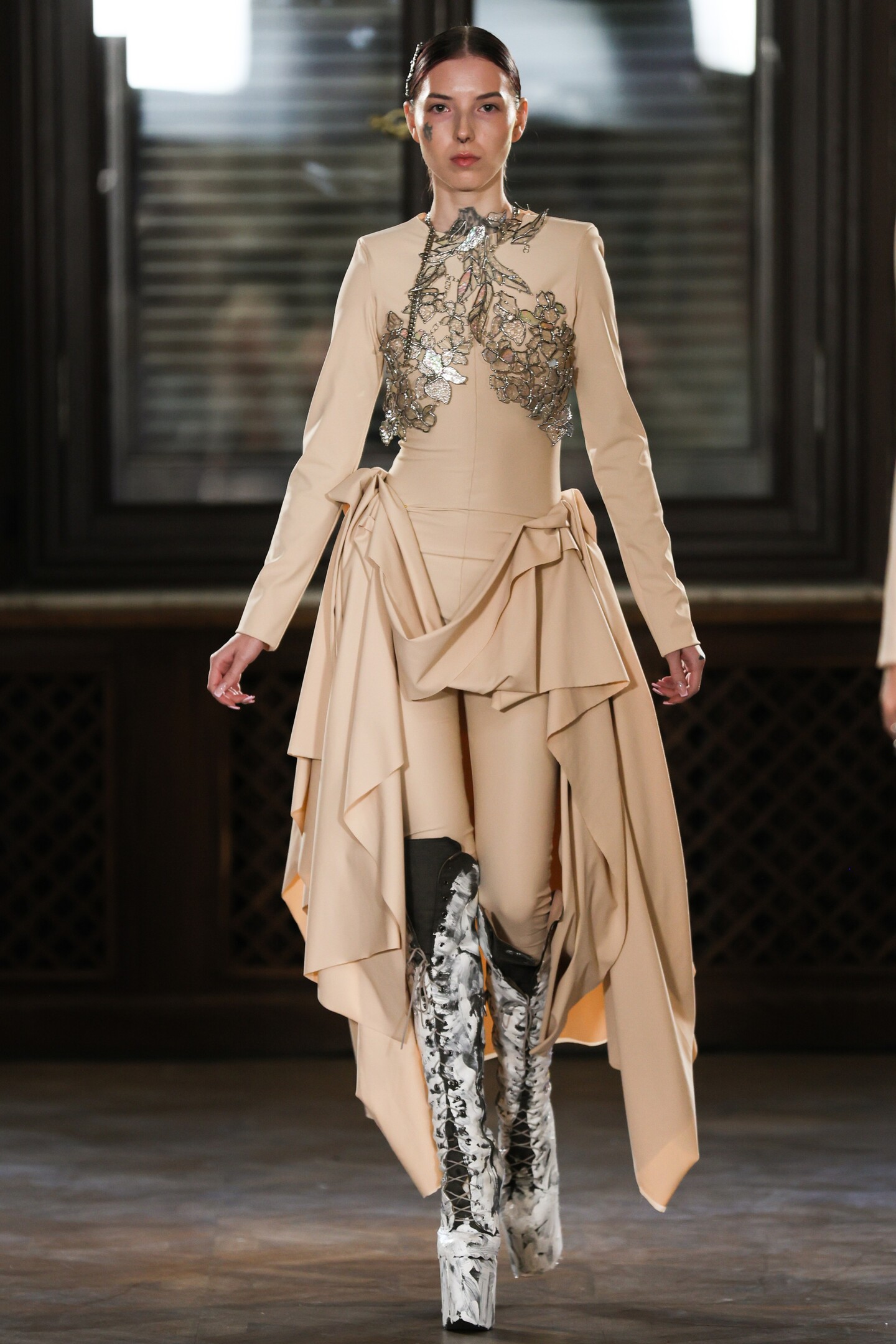 w_ss26_valerii_hrodzevych_catwalk_credits_andriy_-sokolov-4.B9hs.jpg